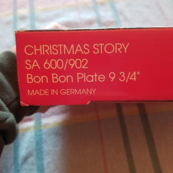 NWOT Mikasa Christmas story bon bon plate - Picture 3 of 3